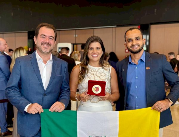 Em Brasília, prefeita Marcela recebe Selo Ouro em reconhecimento às políticas de alfabetização em Novo Lino