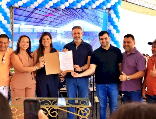 Ao lado do Deputado Arthur Lira, Prefeita Marcela assina ordem de serviço para 4 km de pavimentação nas agrovilas