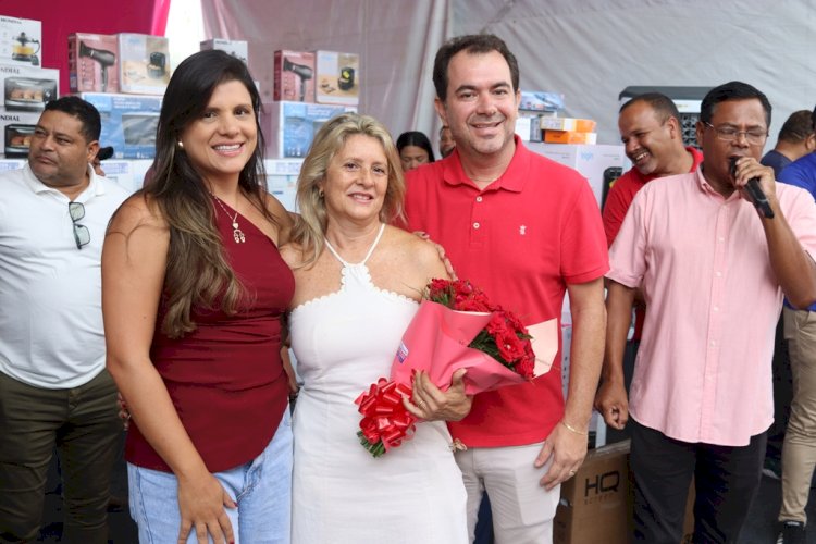 Com premiações e muita emoção, Festa das Mães  lota praça em Novo Lino